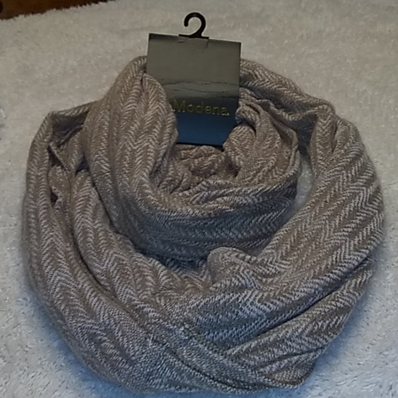 Modena infinity scarf. - Picture 4 of 4